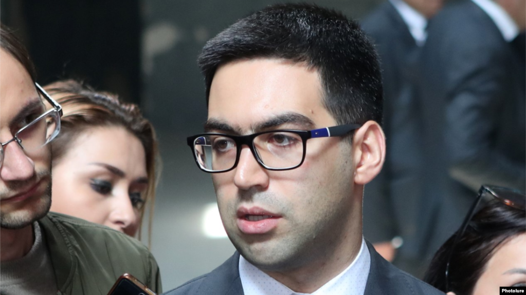 Le gouvernement arménien envisage une “sortie de crise” constitutionnelle