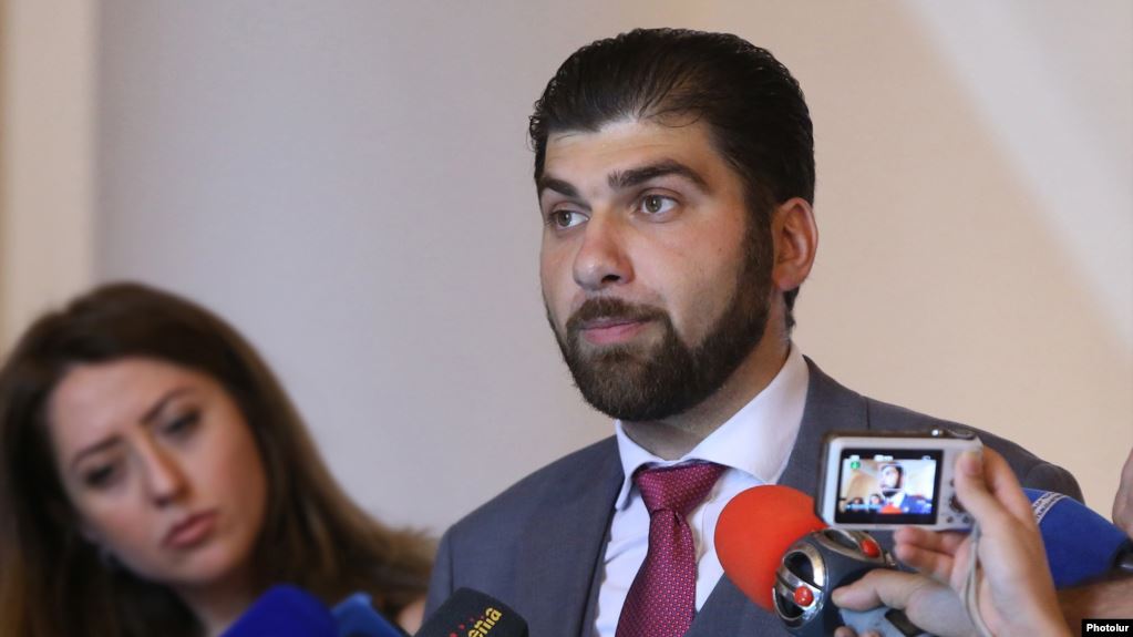 La Cour refuse à nouveau d’arrêter le procès pour corruption d’un haut responsable