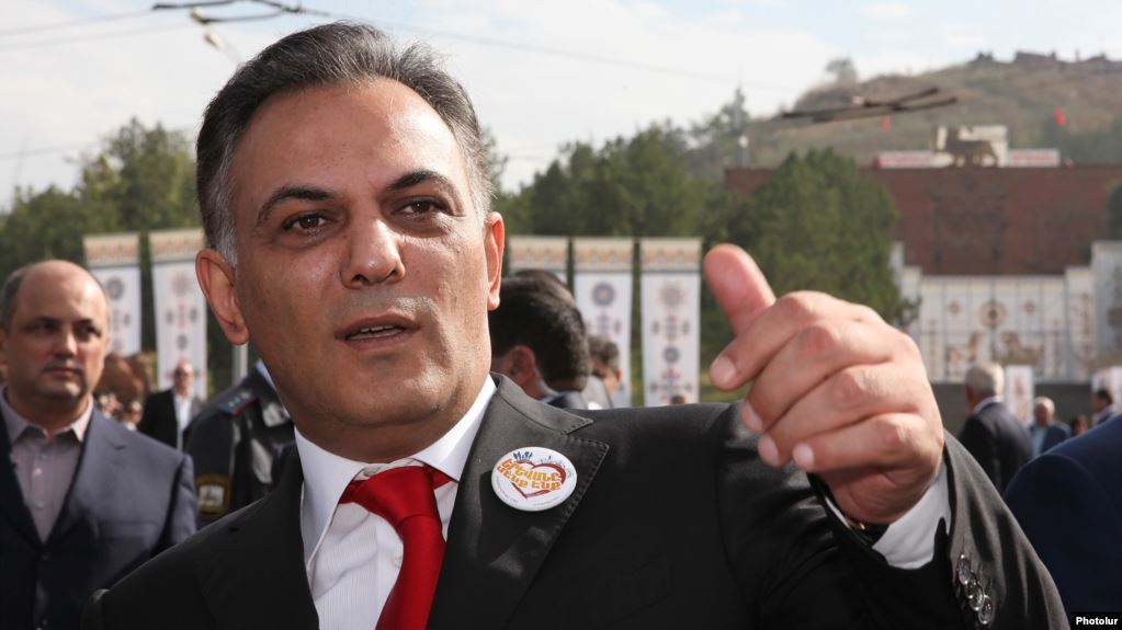 Un mandat d&rsquo;arrêt émis à l&rsquo;encontre d&rsquo;un ancien ministre