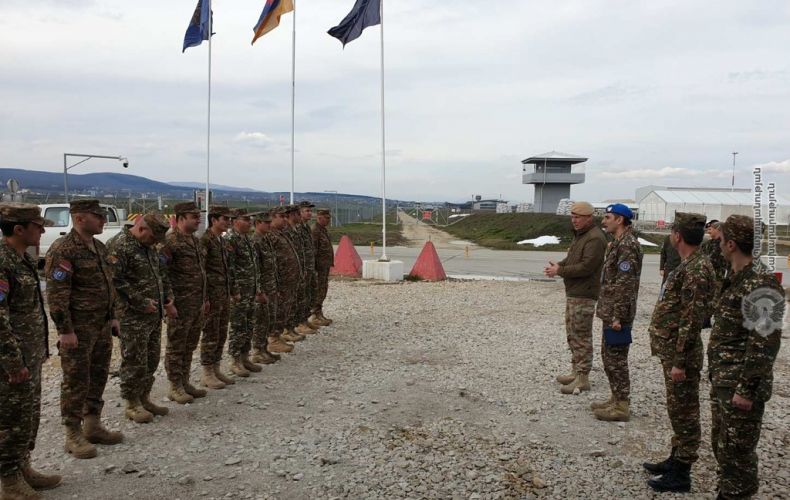 Les forces arméniennes chargé de la paix au Kosovo saluées par le général Laurent Michaud responsable-adjoint des forces du KFOR
