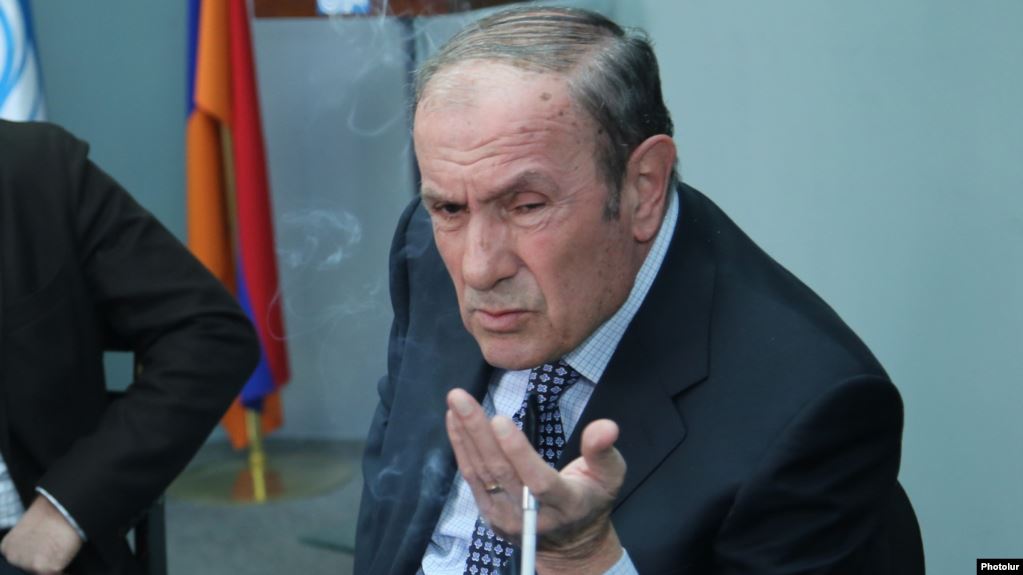 L’ancien président Ter-Petrosian apporte son soutien au gouvernement