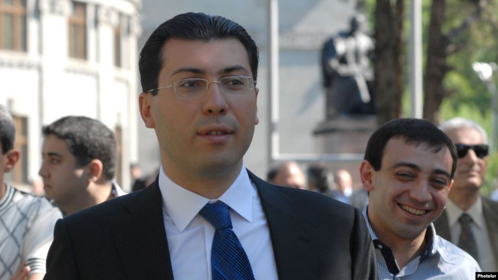 Le gendre de Serge Sarkissian accusé de corruption