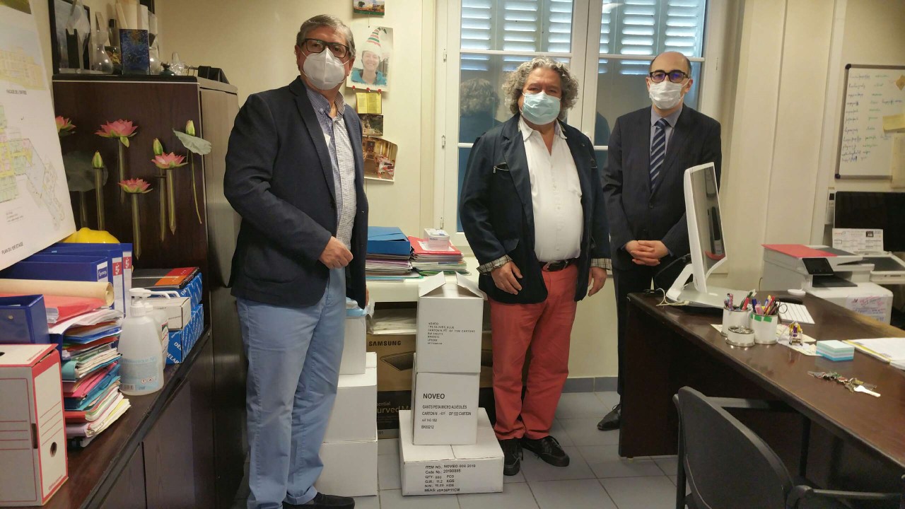 Des membres de l&rsquo;UMAF se rendent à la maison de retraite de Montmorency pour des dons