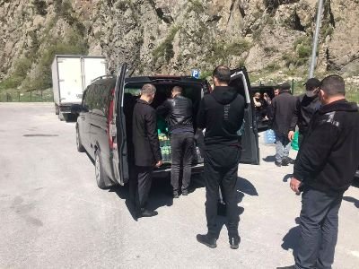 L’Ambassade d’Arménie en Géorgie a ravitaillé en nourritures des citoyens arméniens bloqués au passage frontalier de Verin Lars