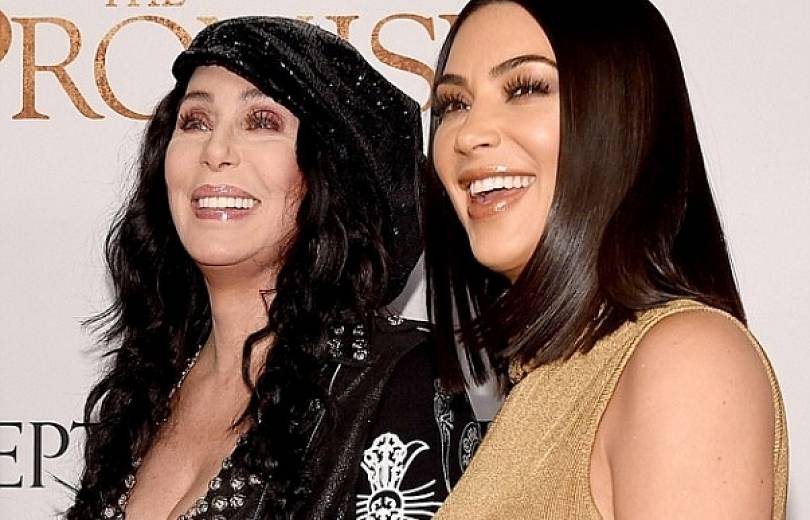 Kim Kardashian salue l’anniversaire de Cher : signe de l’amitié entre les deux célébrités arméno-américaines
