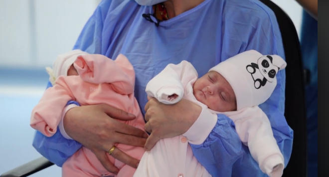 Naissance à la maternité « Erébuni » à Erévan de deux prématurées dont l’une ne pesait que 580 grammes