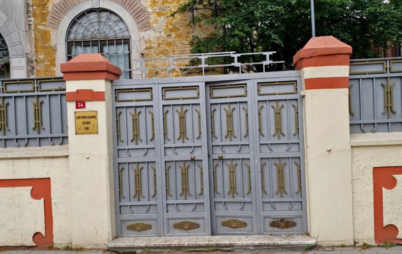 L’homme qui avait arraché et jeté à terre la croix d’une église arménienne à Istanbul est arrêté