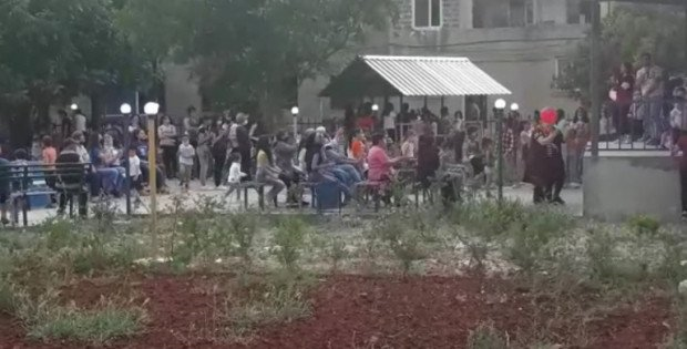 Au village d’Aragatsavan une fête a rassemblé des dizaines de participants dont beaucoup ne portaient pas le masque et ne respectaient pas la distanciation sociale
