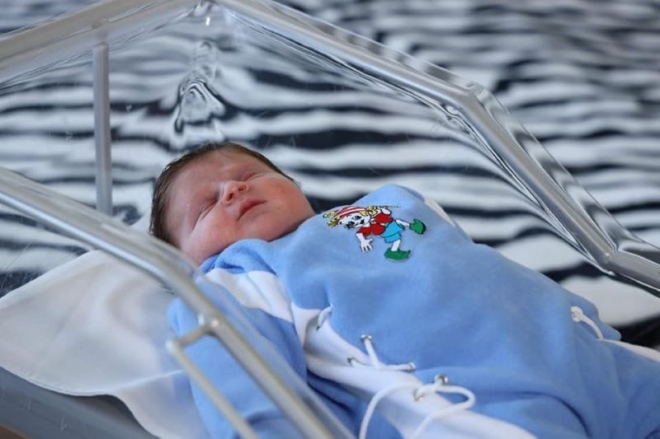 A Erévan un nouveau-né Davit pèse 5,6 kg, il est le 6e enfant d’une famille