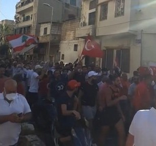 Des manifestants pro-Erdogan défilent à Beyrouth et profèrent des menaces contre les Arméniens