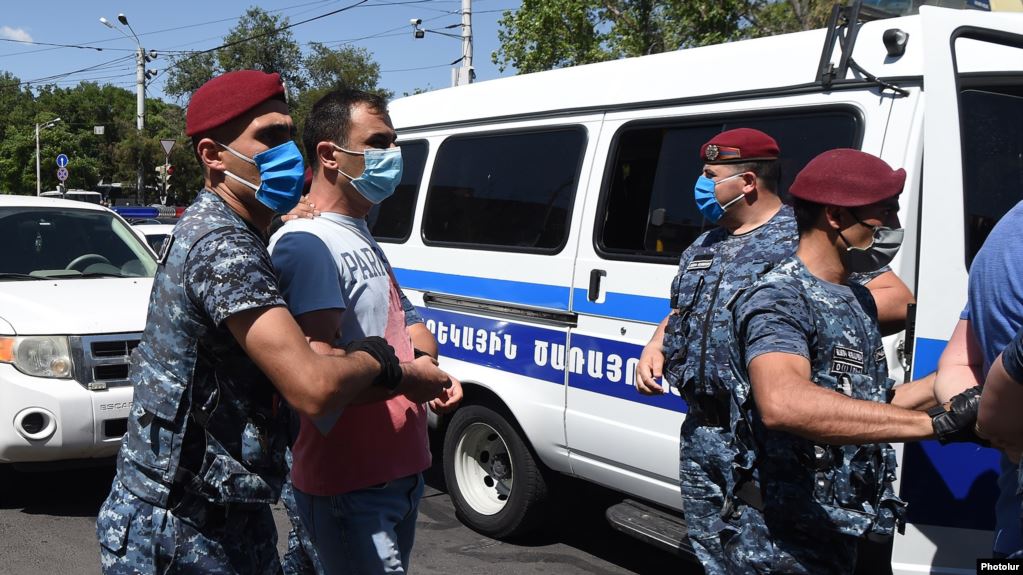 Arrestation d&rsquo;une centaine de partisans de Tsarukian