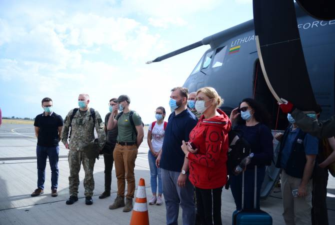 Les médecins Lituaniens sont arrivés en Arménie pour une mission de 14 jours dans le cadre de lutte contre le coronavirus