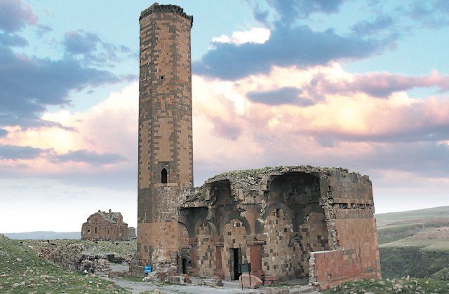 La Turquie désire rénover la mosquée Menüçehr à Ani la capitale arménienne de l’an mille, la ville des « Mille et une églises »