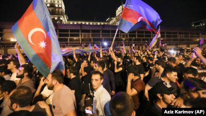 La police azerbaïdjanaise interrompt un rassemblement demandant l’entrée en guerre contre l’Arménie