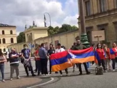 A Munich les jeunes Arméniens protestent contre l’agression de l’Arménie par l’Azerbaïdjan