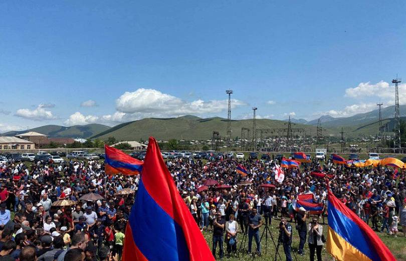 3 000 Arméniens manifestent à Akhalkhalak dans la région arménienne de Géorgie, leur soutien à l’Arménie et à l’Artsakh
