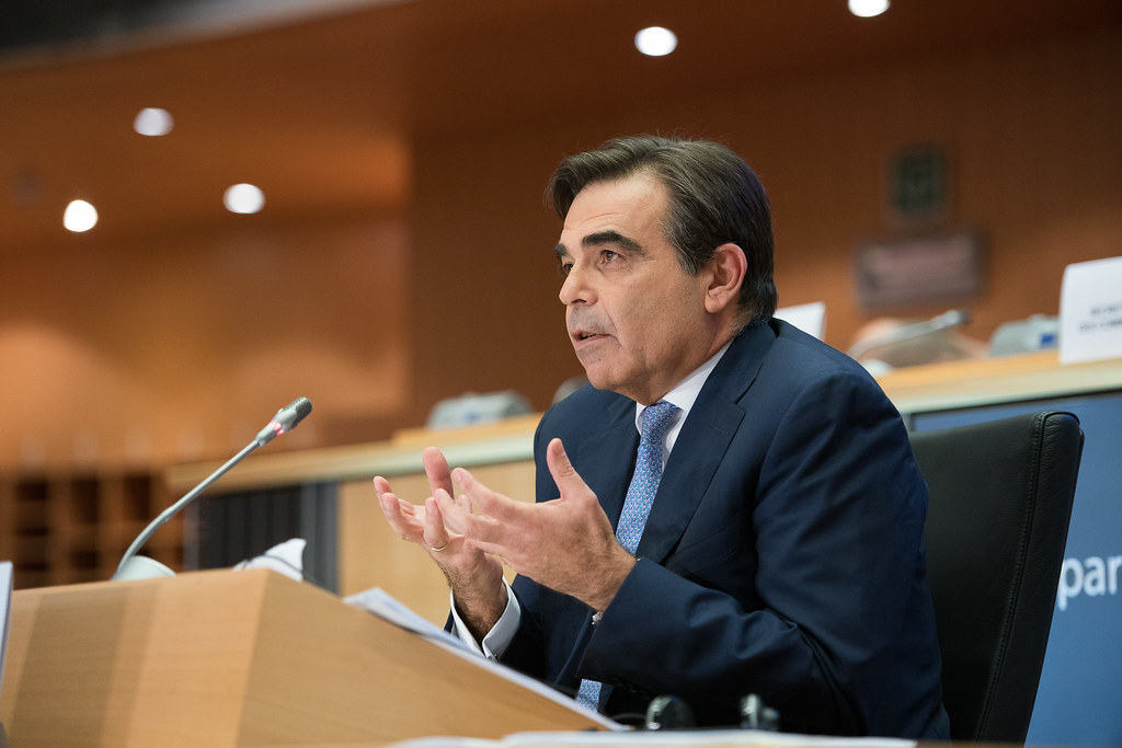 « Colère » du commissaire européen grec