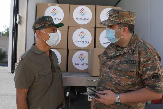 La Fondation Tovmasyan offre 50 000 masques à l’Armée arménienne