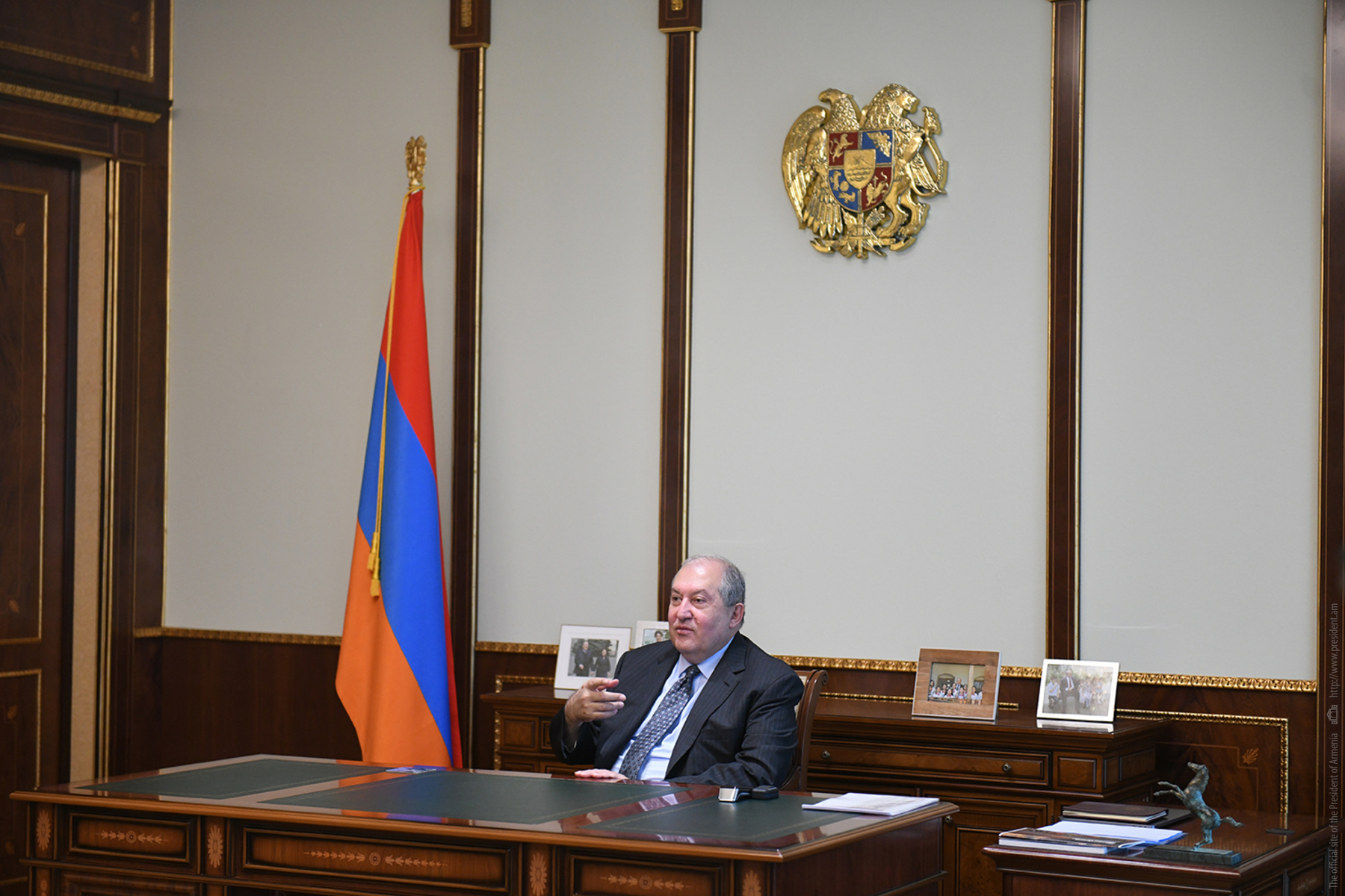 Le president Armen Sarkissian présente son candidat à la Cour constitutionnelle