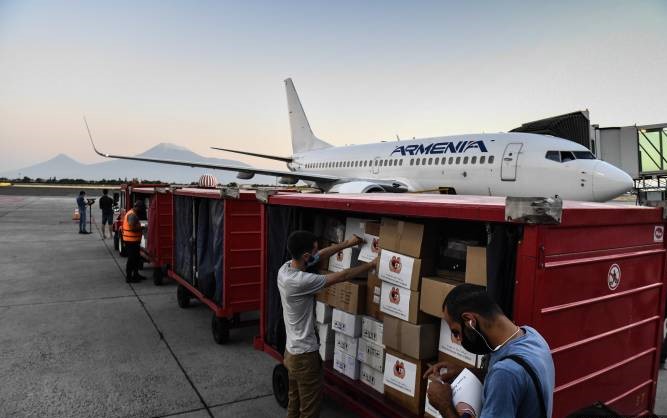 Le premier vol humanitaire de l’Arménie vers le Liban a emporté des médicaments et du matériel médical hier