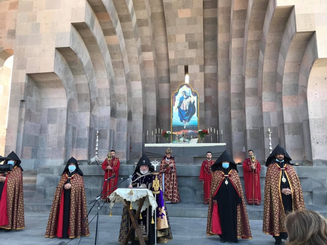 Messe de requiem pour les victimes de Beyrouth à Sainte-Etchmiadzine (Arménie) et toutes les églises arméniennes de la planète