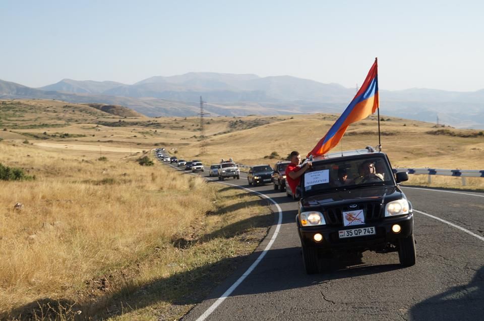 Depuis Djermouk jusqu’à Erévan en voiture pour dénoncer l’exploitation du site minier d’Amoulsar