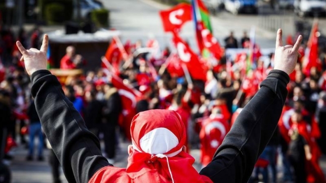 Selon Der Tagesspiegel les Loups gris Turcs désirent transférer en Allemagne la tension arméno-azérie