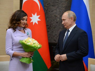 Vladimir Poutine félicite Merhiban Aliev à l’occasion de son anniversaire