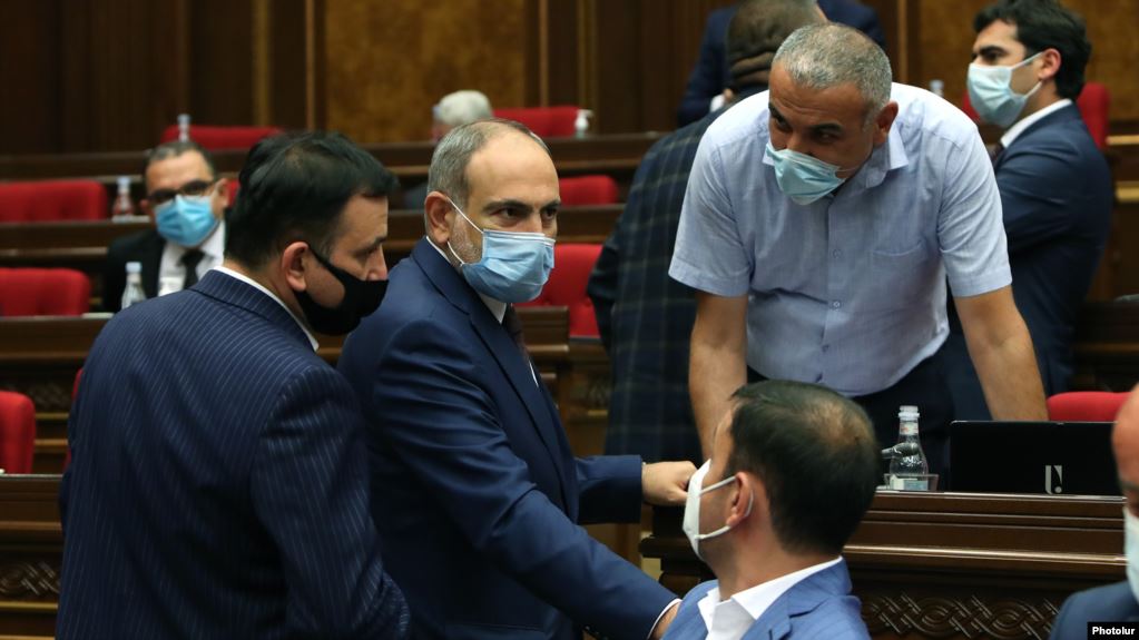 Des militants d&rsquo;ONG ripostent à Pashinian