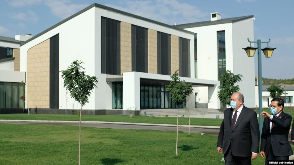 La Chine ouvre un nouveau complexe d’ambassades, Armen Sarkissian s’y rend