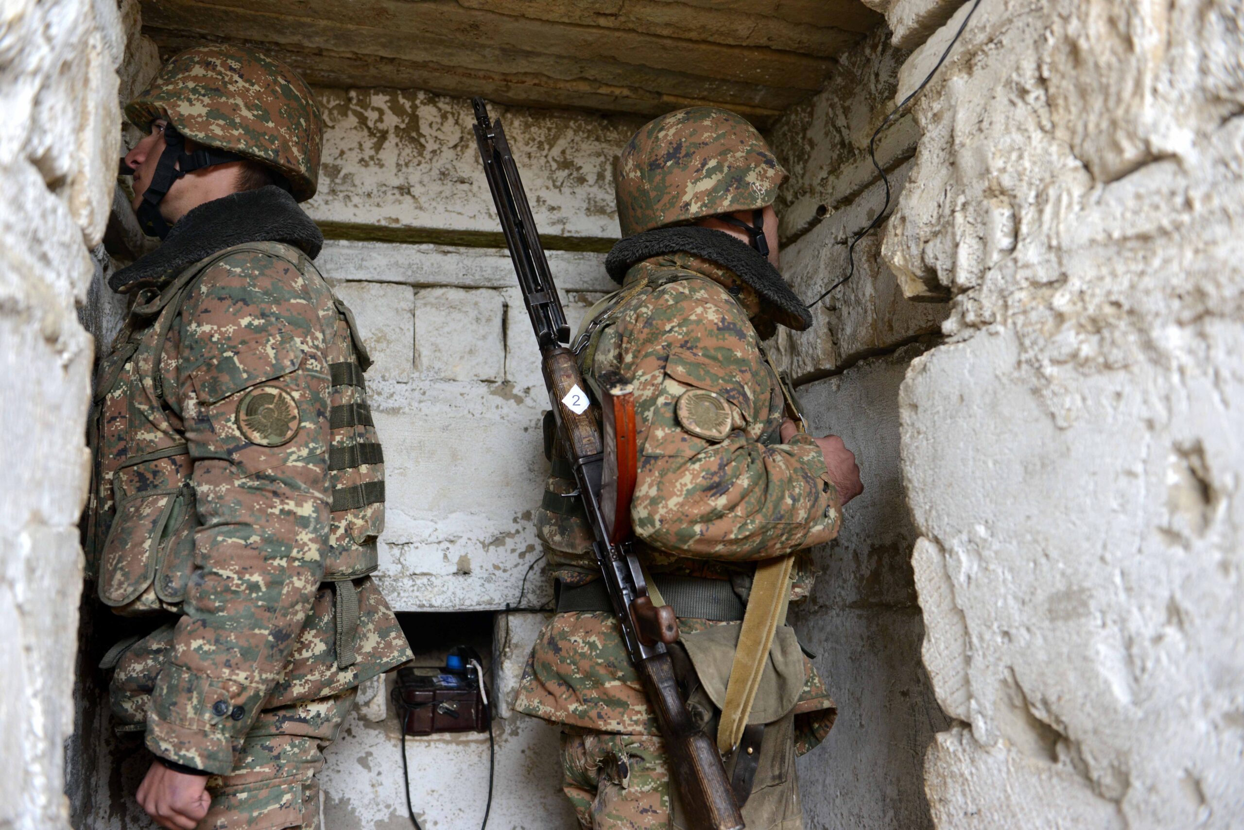 Arméniens et Azerbaïdjanais poursuivent les combats, malgré les appels  internationaux
