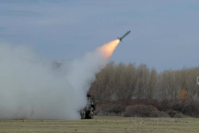 Vers 16h00 aujourd’hui l’Armée arménienne aurait abattu 5 avions azéris et 3 hélicoptères sur la ligne de front de l’Artsakh