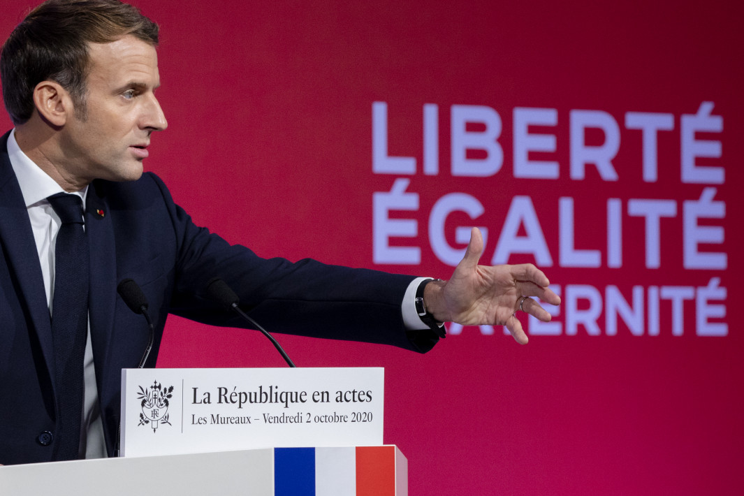 Macron s&rsquo;entretient avec les dirigeants arménien et azerbaidjanais