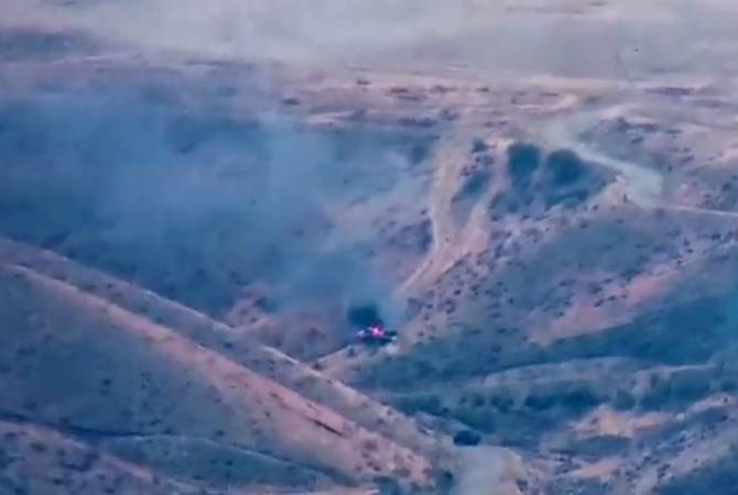 VIDEO-L’Armée de Défense de l’Artsakh montre une colonne de chars et véhicules militaires azéris détruits sur la route menant à Madaghis