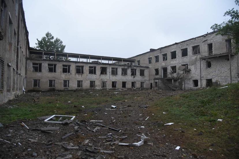 Une école de Stepanakert (Artsakh) bombardée par l’Azerbaïdjan ce matin