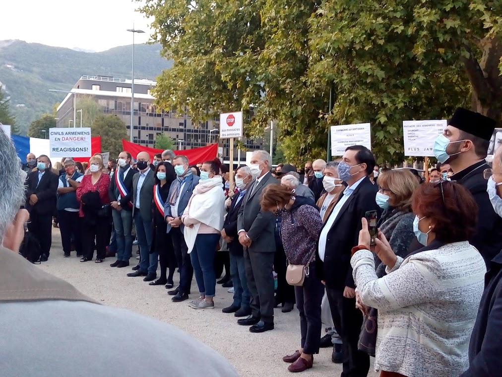 Les Arméniens de Grenoble tous réunis pour l’arrêt de la guerre en Artsakh