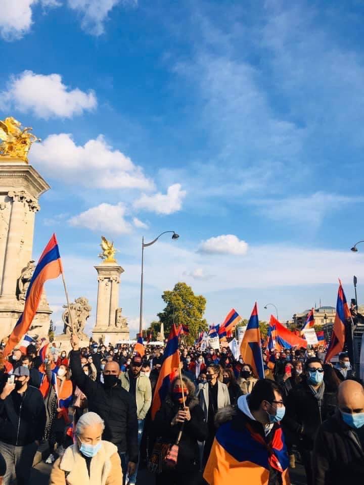 Audrey Pulvar : « Il y avait une autre manifestation cet après-midi à Paris. Celle de ceux qui défendent l’Arménie. Soutien ! »