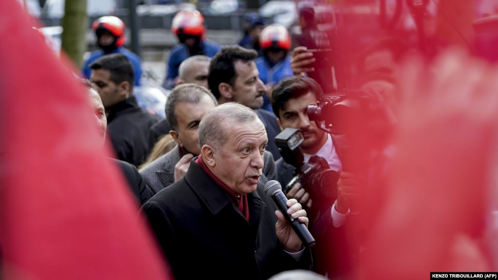 Erdogan s&rsquo;en prend aux médiateurs du Groupe de Minsk