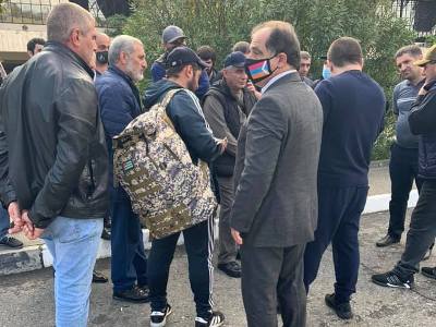 Le premier groupe de combattants volontaires Arméniens d’Abkhazie du nom de « Hamshen » est parti pour la défense de l’Artsakh