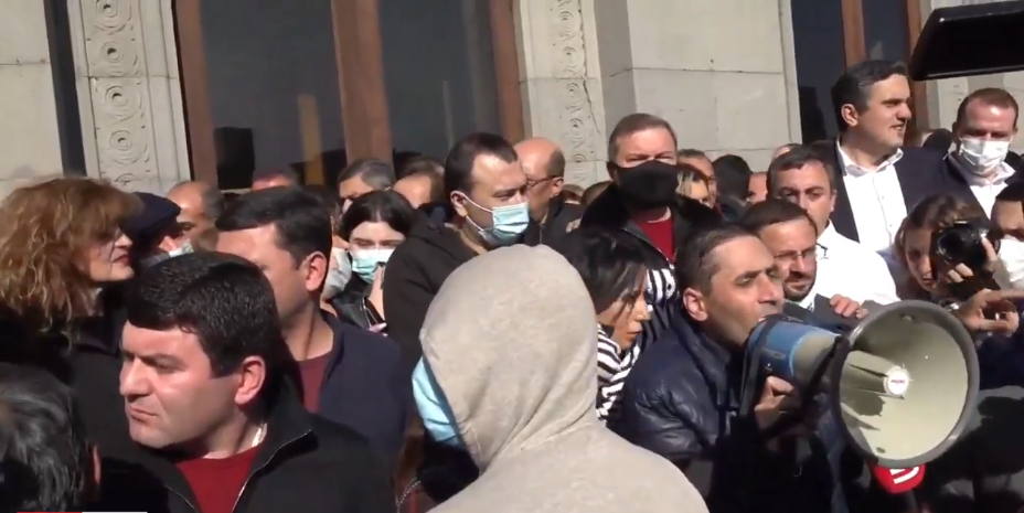 Interpellations lors d&rsquo;une manifestation contre l&rsquo;accord sur le  Karabakh