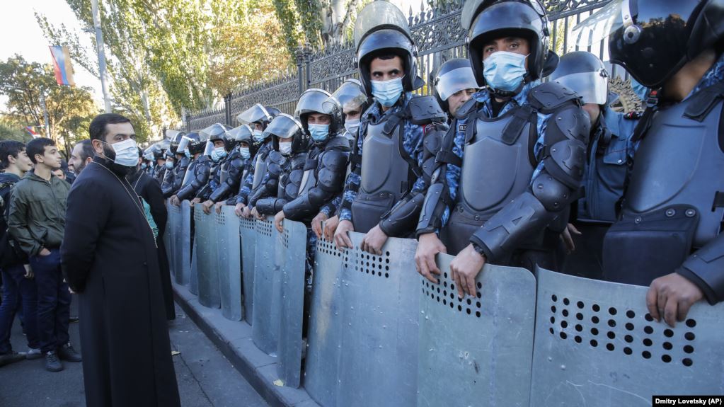 L&rsquo;opposition sollicite une session spéciale du Parlement au milieu de tensions politiques