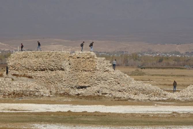Des constructions du royaume arménien de l’Ararat ont émergé du lac de Van grâce à la baisse des eaux