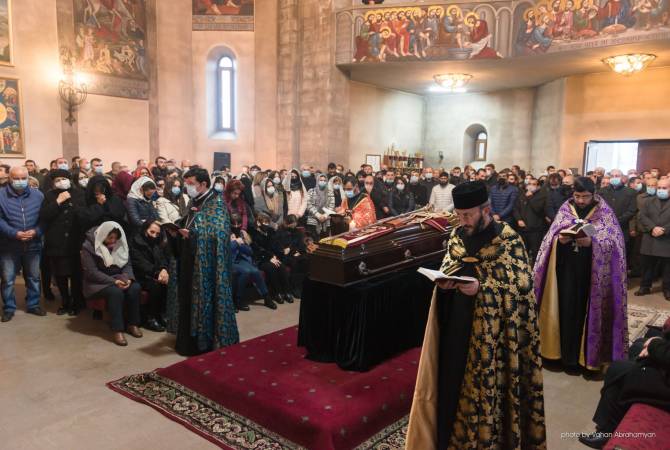 Le Catholicos Karékine II d’Etchimadzine a célébré la cérémonie funèbre de Mgr Sébouh Tchouldjian à l’église Sourp Krikor Naregatsi de Vanadzor
