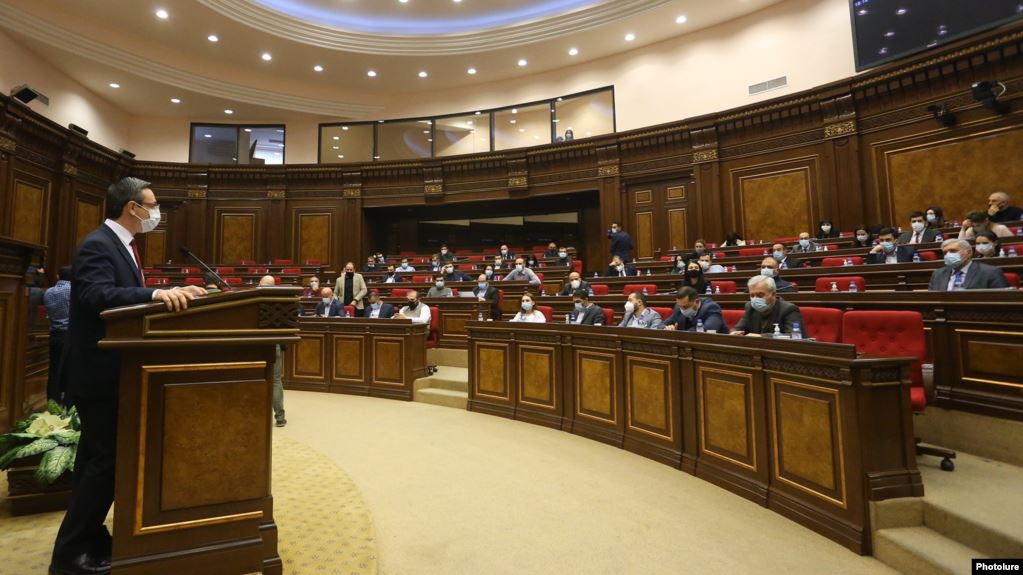 La majorité du Parlement bloque la proposition de l&rsquo;opposition de lever la loi martiale