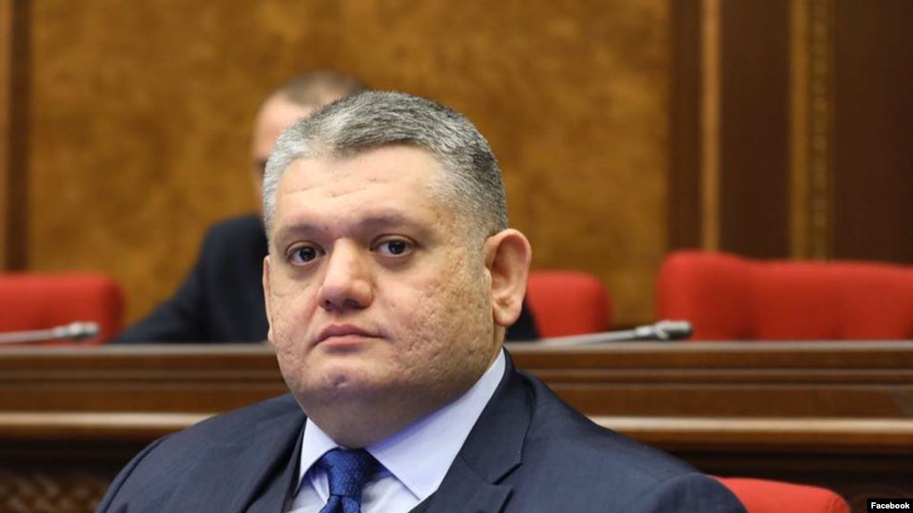 Un nouveau député quitte le bloc Mon Pas