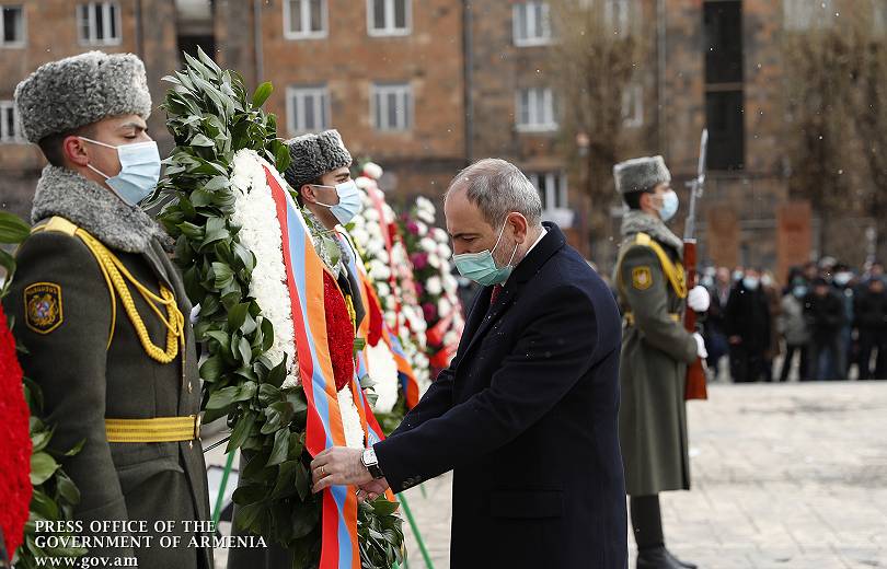 Nikol Pachinian s’est rendu à Gumri, Spitak, Chirakamout et Vanadzor et rendu hommage aux victimes du séisme du 7 décembre 1988