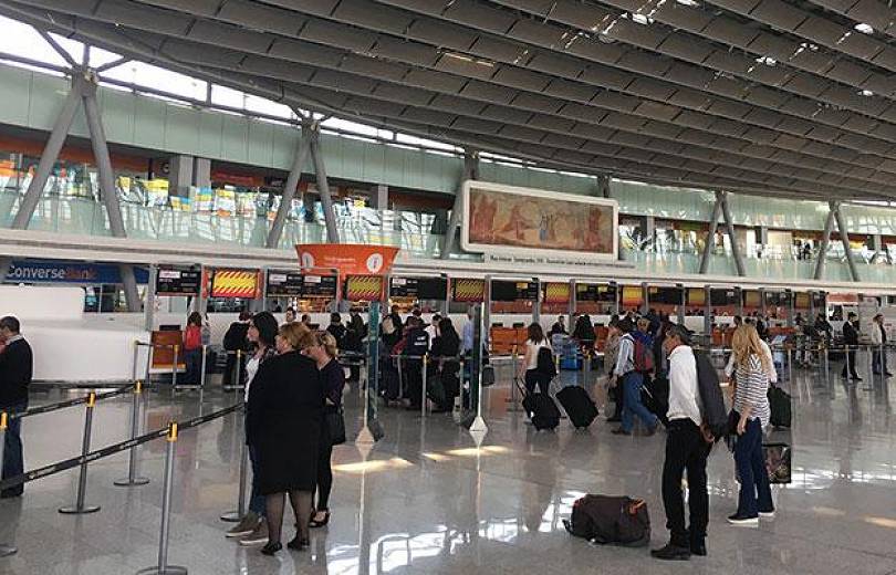 À l’arrivée des passagers à l’aéroport de Zvartnots à Erévan les bagages ne doivent pas être emballés car ils seront désinfectés