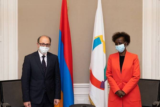 Ara Ayvazyan s’entretient sur la crise humanitaire en Artsakh avec Louise Mushikiwabo la Secrétaire générale de la Francophonie