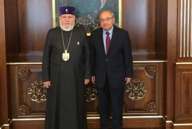 Le Catholicos Karékine II reçoit à Sainte-Etchmiadzine Vazgen Manoukyan le candidat de l’opposition pour le poste de Premier ministre d’Arménie…