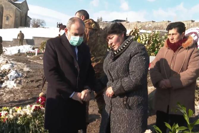 Pachinian à Sissian rend hommage aux soldats martyrs